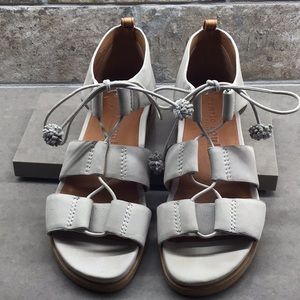 Gentle souls sandals by Kennith Cole